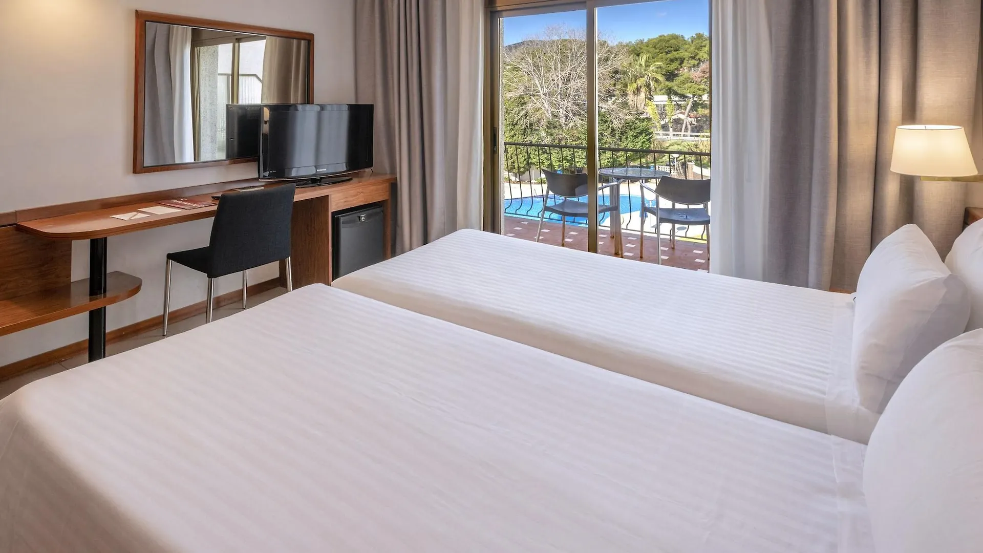 Ciudad De Castelldefels Hotel