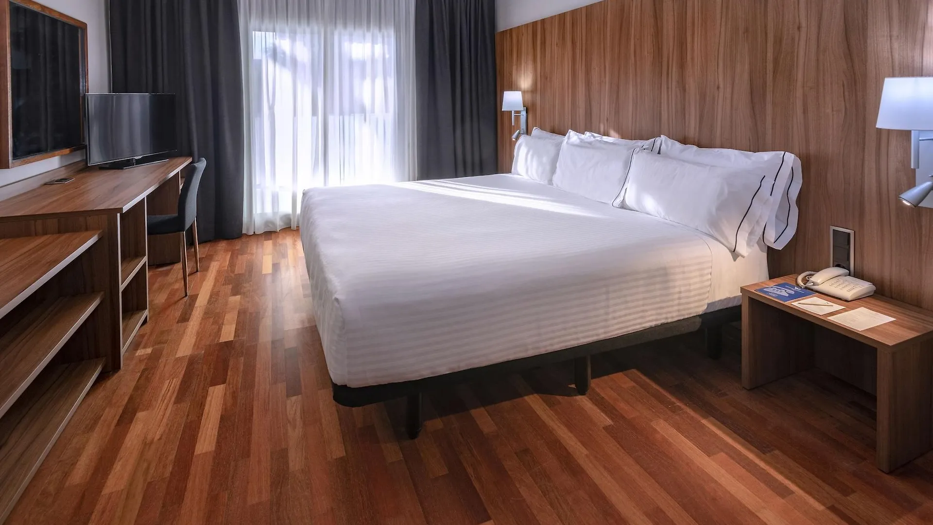Ciudad De Castelldefels Hotel
