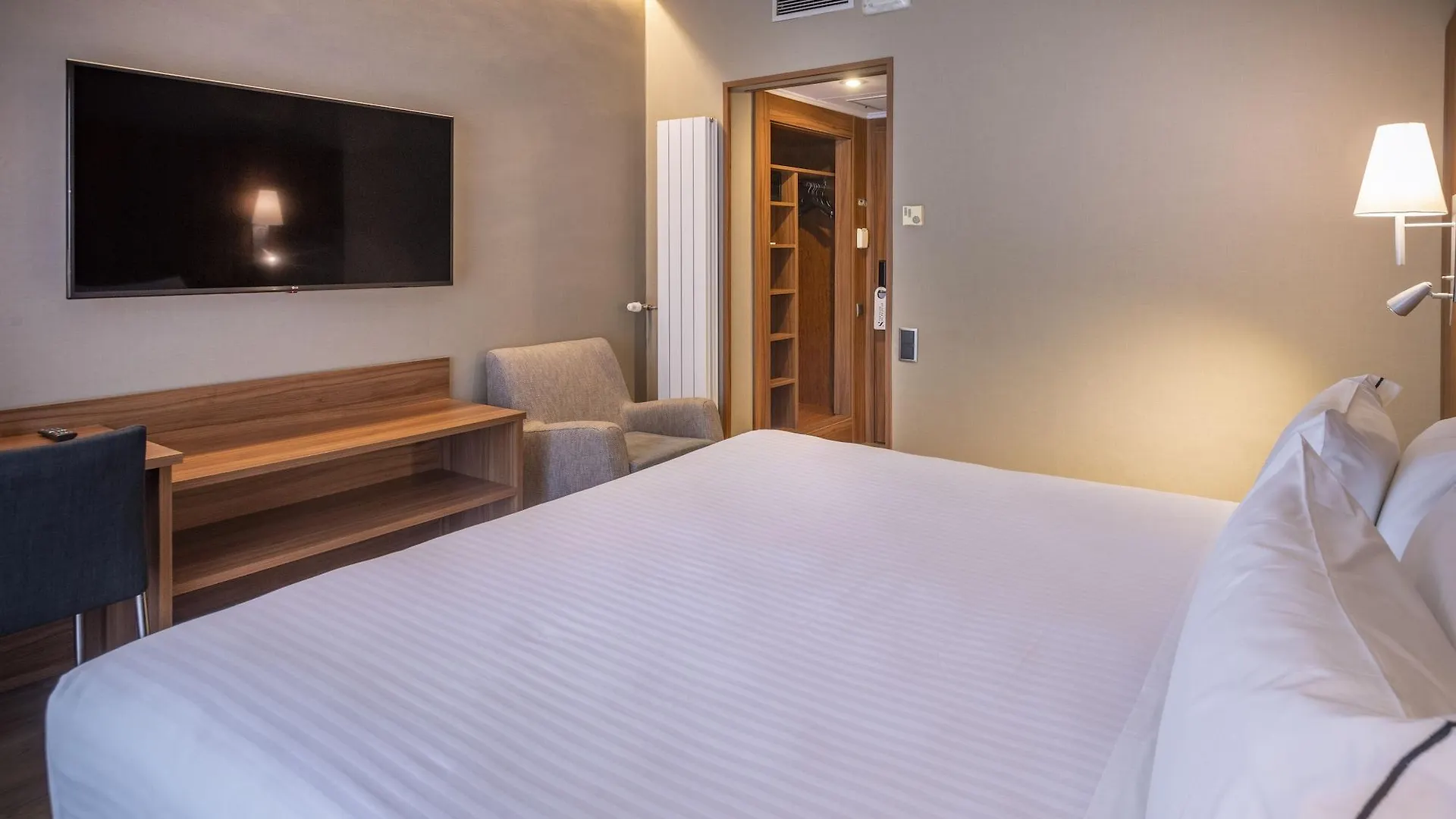 Ciudad De Castelldefels Hotel