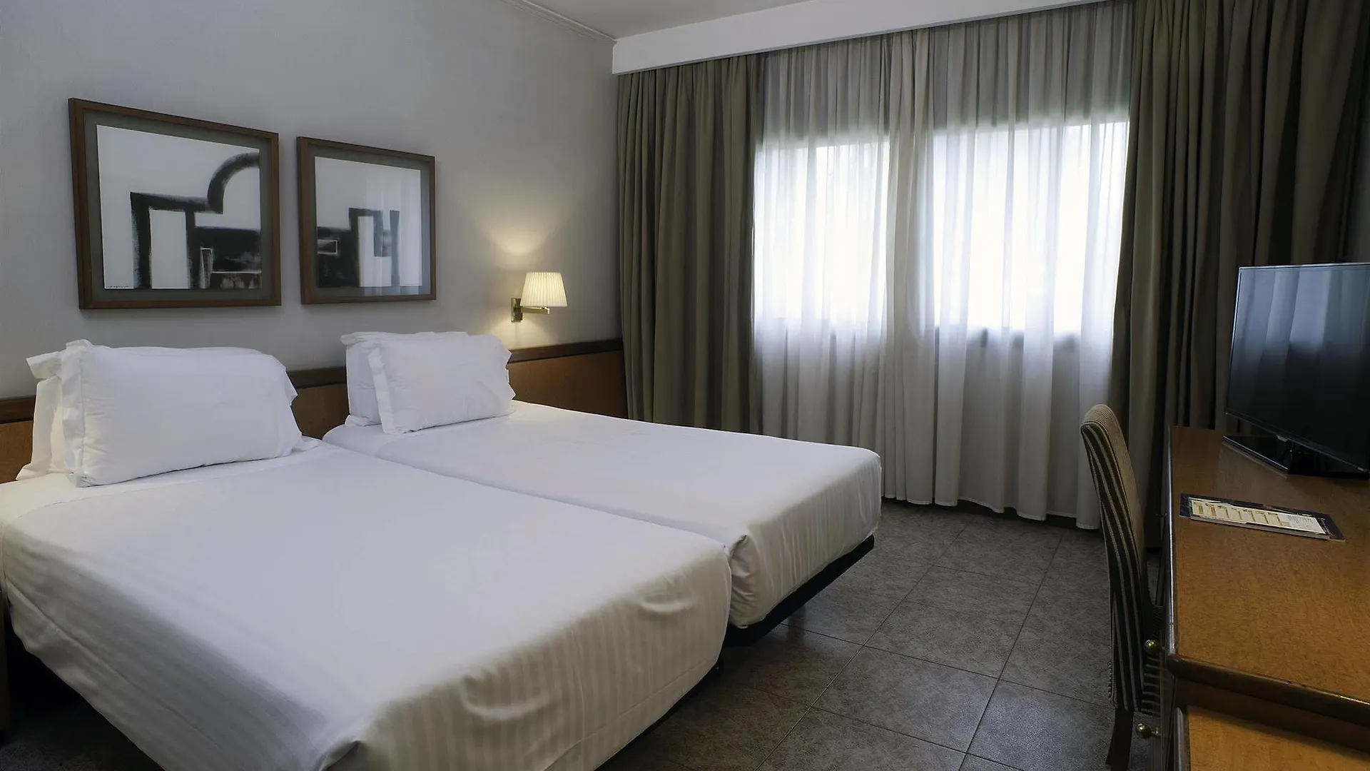 Ciudad De Castelldefels Hotel